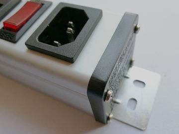 Hardwired 4 Outlet แผ่นพาวเวอร์ Smart PDU 5 ตัวเรือนโลหะอลูมิเนียมขนาด 14 &amp;quot;&amp;quot;