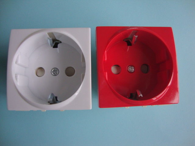 ปลั๊กผนังหลายรุ่นสำหรับเยอรมนียุโรป, ปลั๊กไฟไฟฟ้ายุโรป 250VAC 16A