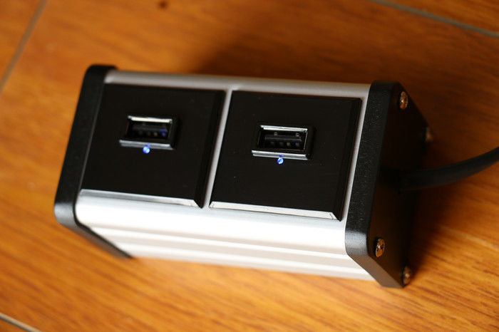 ยูทิลิตี้สก์ท็อป USB ชาร์จสถานี 2 Port Rapid ชาร์จสำหรับโทรศัพท์มือถือ