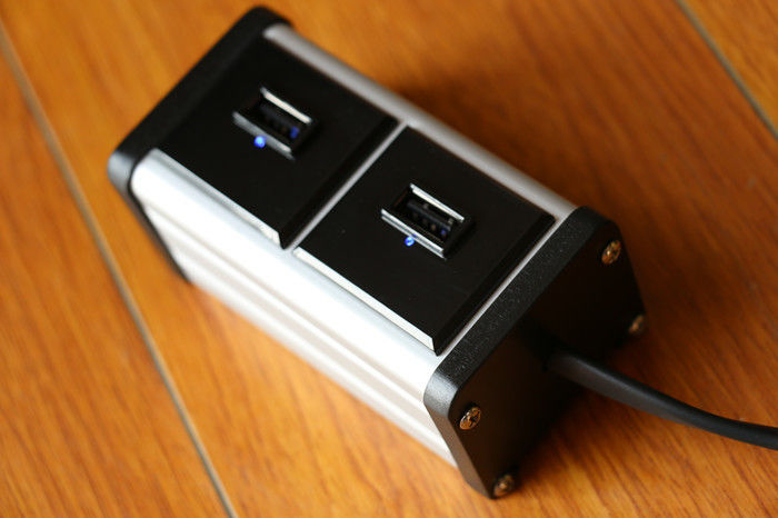 ยูทิลิตี้สก์ท็อป USB ชาร์จสถานี 2 Port Rapid ชาร์จสำหรับโทรศัพท์มือถือ