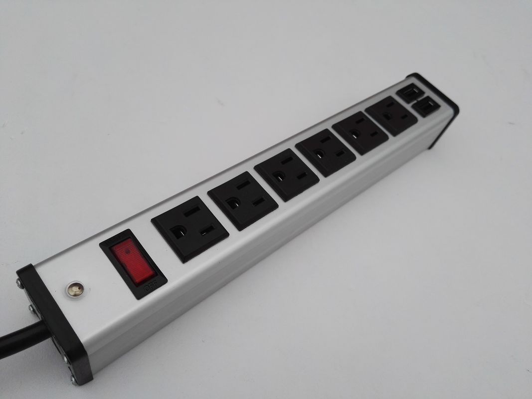 เต้ารับแบบเสียบปลั๊ก 6 ทางที่มีช่องเสียบ USB พอร์ตแบบคู่พร้อมด้วยรีโมทคอนโทรล