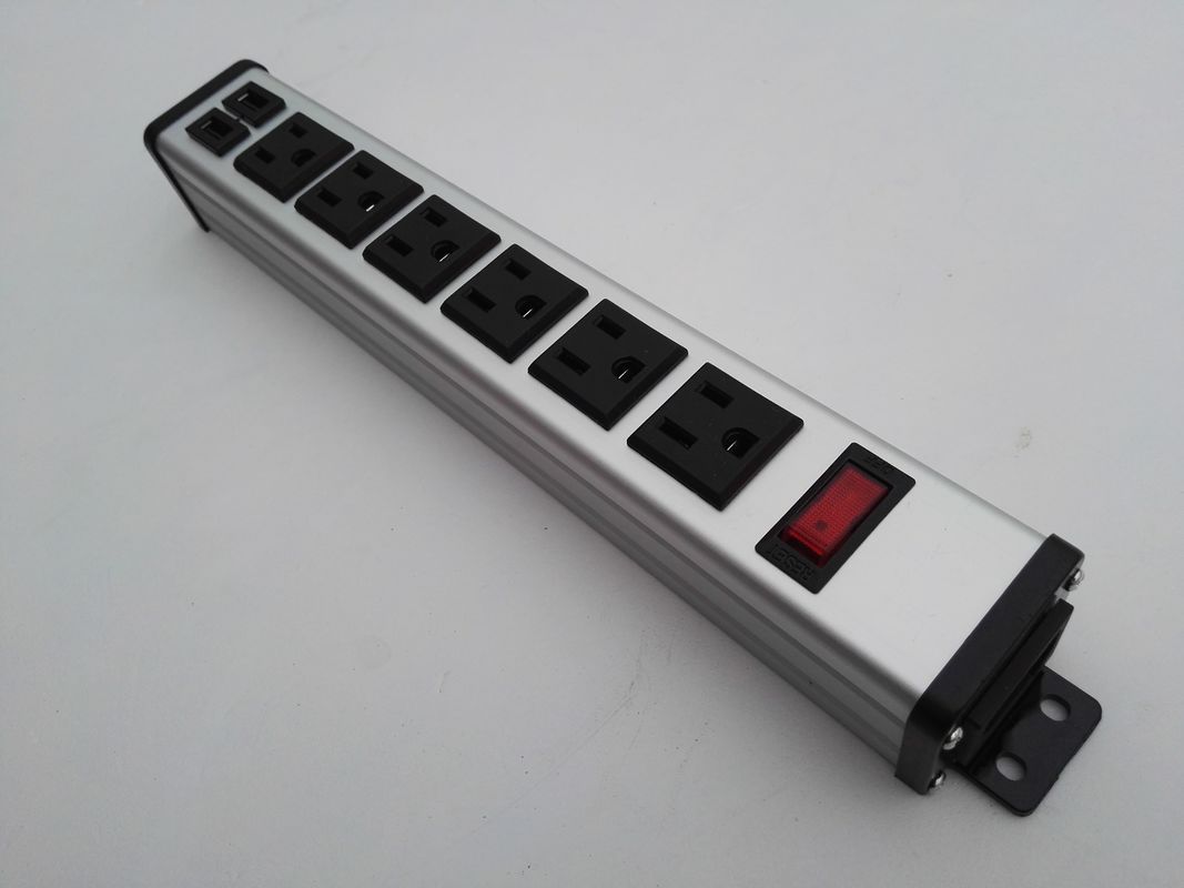 เต้ารับแบบเสียบปลั๊ก 6 ทางที่มีช่องเสียบ USB พอร์ตแบบคู่พร้อมด้วยรีโมทคอนโทรล