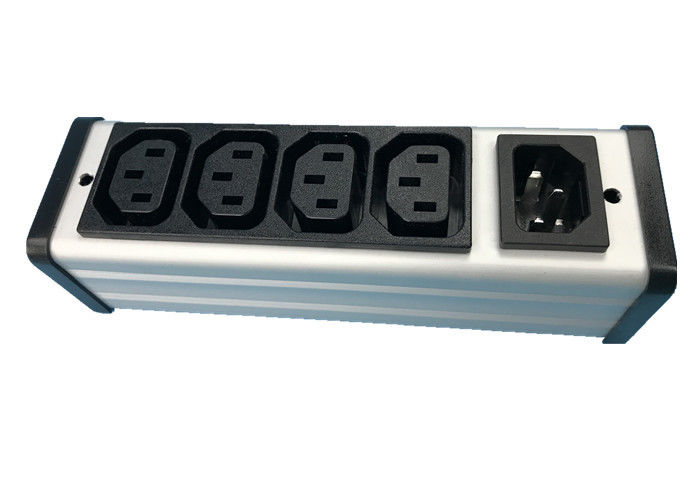 ปลั๊กแบบต่อสายไฟในชุดจ่ายไฟ PDU 4 เต้ารับพร้อมขั้วต่อ IEC Low Profile