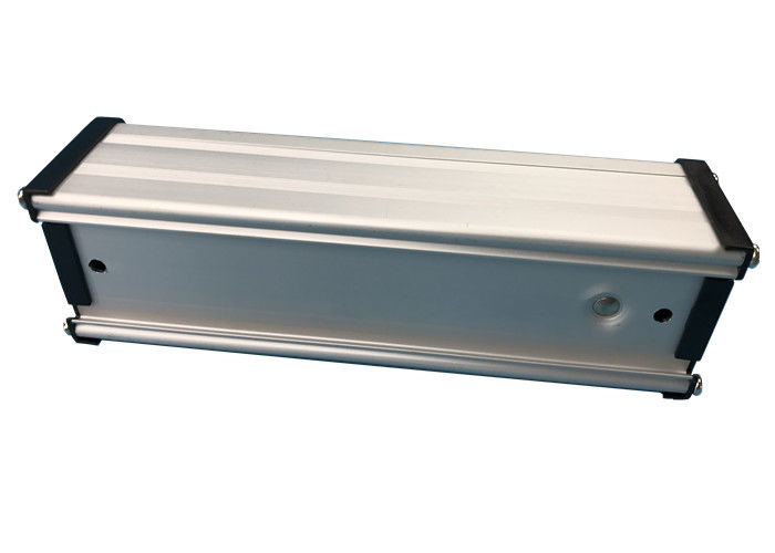 ปลั๊กแบบต่อสายไฟในชุดจ่ายไฟ PDU 4 เต้ารับพร้อมขั้วต่อ IEC Low Profile