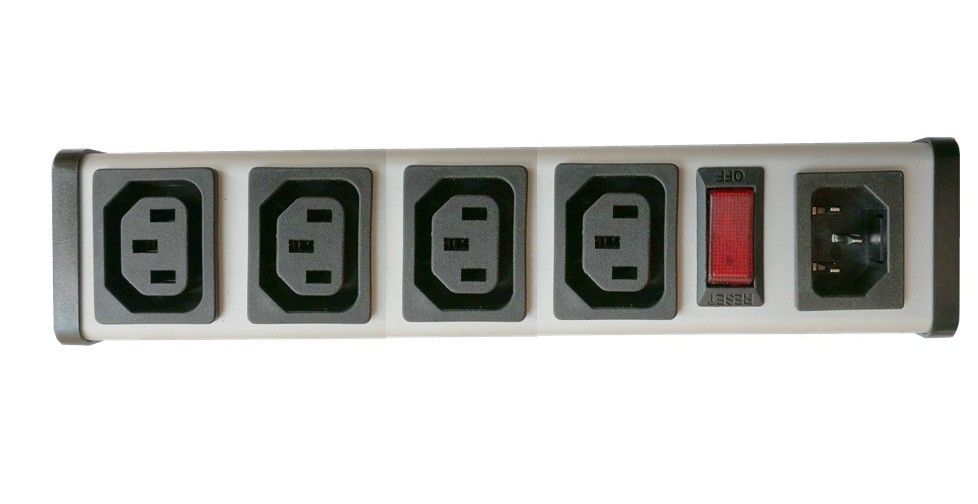4 เต้าจ่ายไฟ 15 ชุดกระจายกำลังไฟฟ้า PDU ที่มีการป้องกันโอเวอร์โหลด UL C-UL List IEC