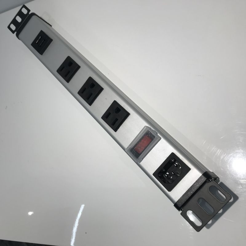 4 US Outlet Power Bar พร้อมพอร์ต Usb IEC C14 อินพุตสวิตช์กันน้ำ