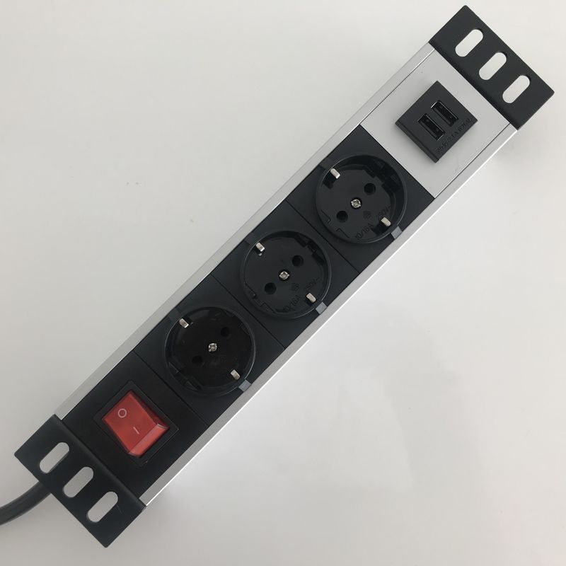 3 Outlet Smart Schuko Power Strip พร้อมพอร์ต USB คู่ 2M สายไฟ Metal Shell