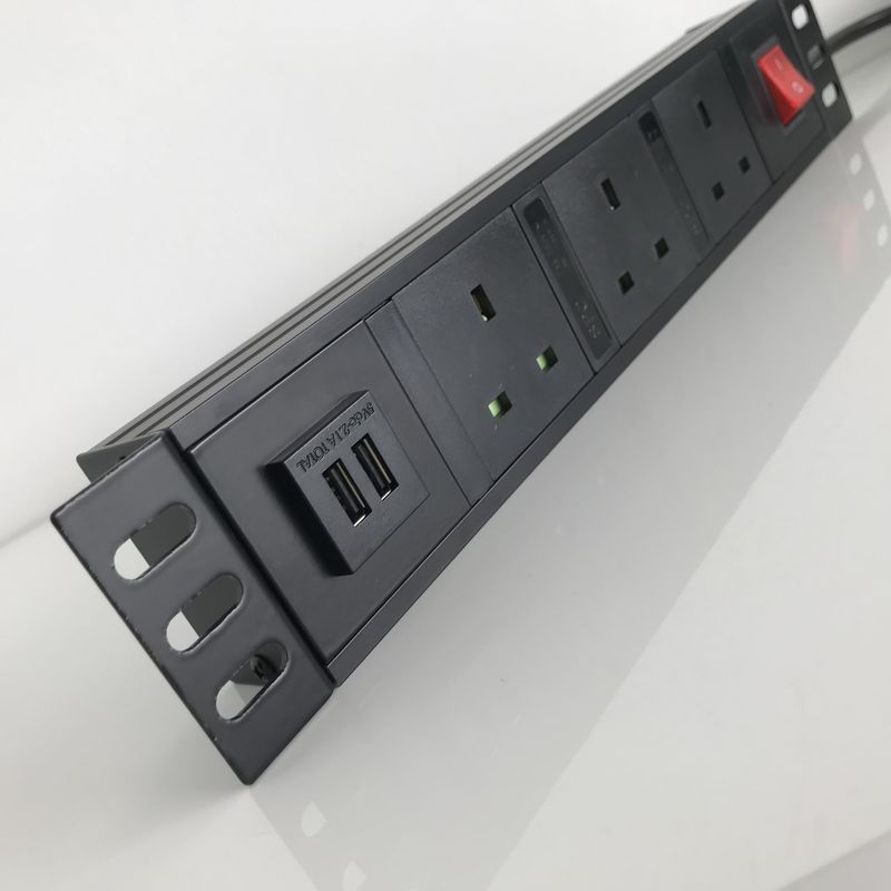 รางปลั๊กไฟอัจฉริยะ 2M พร้อมพอร์ต USB 3 เต้ารับ Metal Shell UK Type G