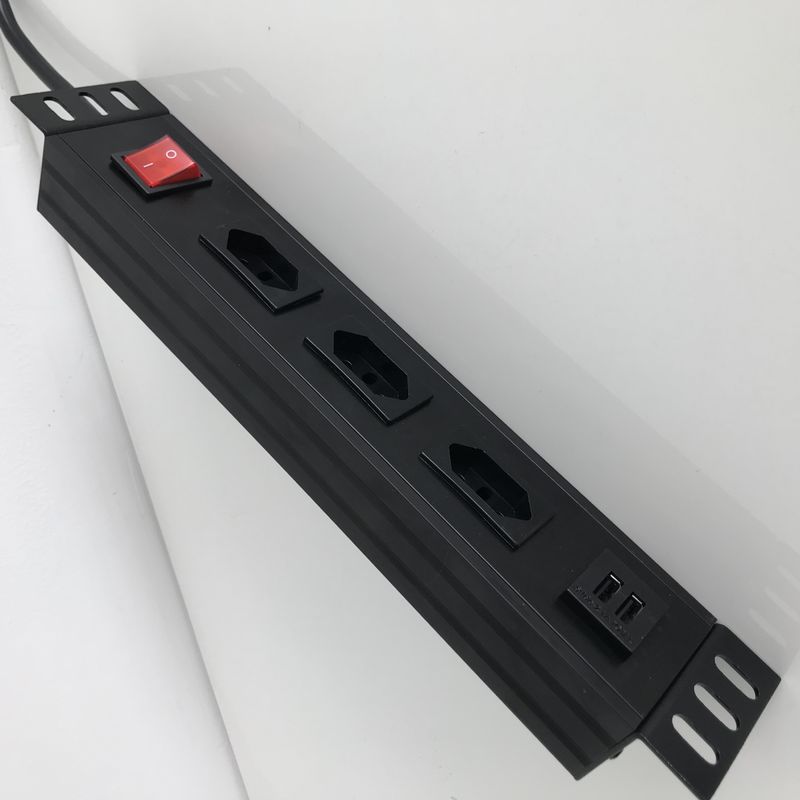 พอร์ต USB แบบดูเพล็กซ์และรางปลั๊กไฟแบบสวิส 3 ช่องพร้อมสายอะลูมิเนียม 2 ม
