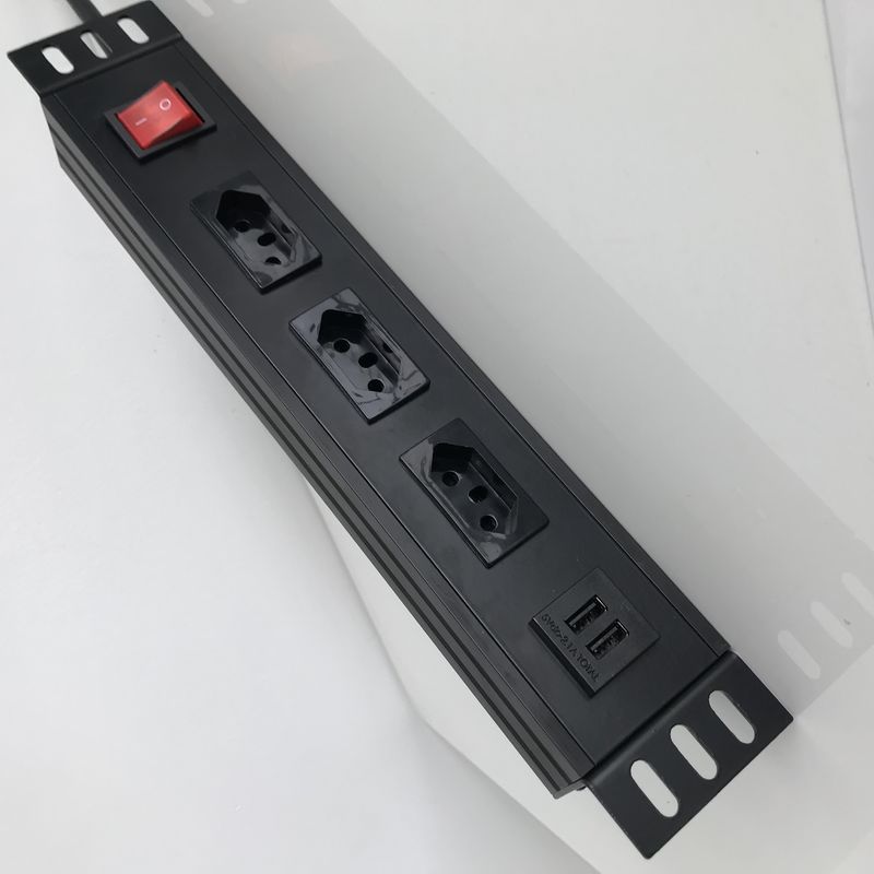 พอร์ต USB แบบดูเพล็กซ์และรางปลั๊กไฟแบบสวิส 3 ช่องพร้อมสายอะลูมิเนียม 2 ม