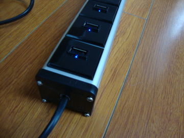 พอร์ต USB Port 11 พอร์ตพร้อมระบบป้องกันไฟกระชากสำหรับใช้ในบ้าน / ในเชิงพาณิชย์